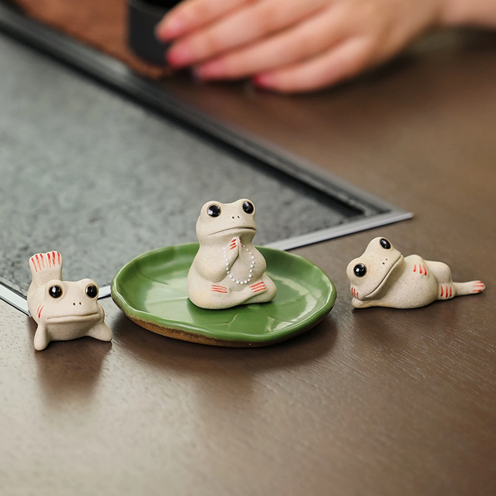 Mini Frog Figurines Tea Pet Figurine Small Animal Statues for Bedroom Graceful Accessories Lovely Miniatures House Accessories