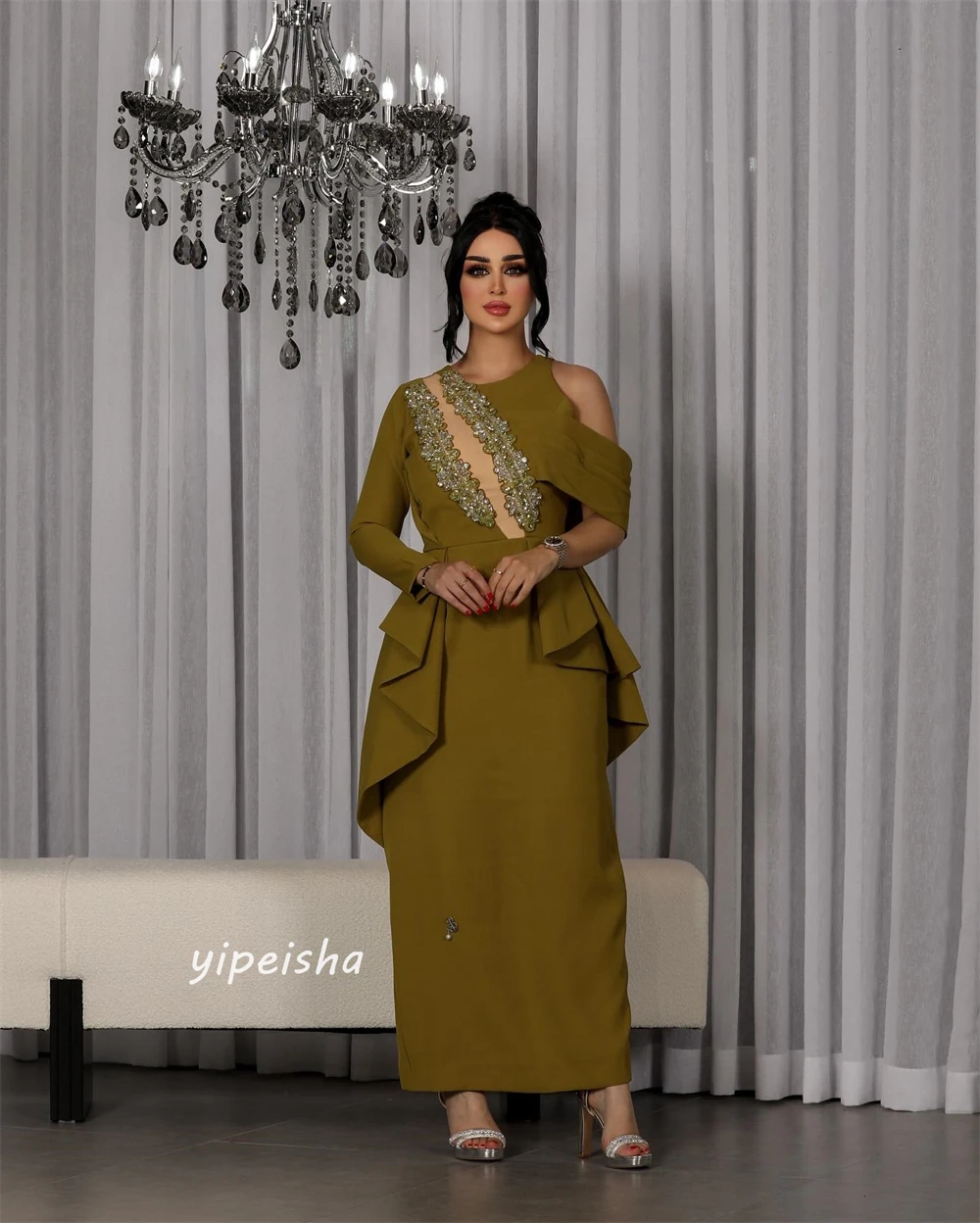 Vestido de baile de cetim com Beading, O-Neck, Plissado, Clássico, Estilo moderno, Vestidos de noite formais, Arábia Saudita, Ocasião sob medida