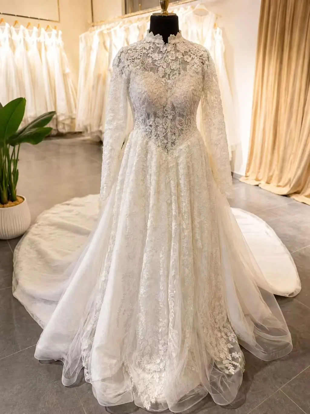 Customized Gorgeous Vintage A-line Wedding Dress Sexy Bride Lace high-neckline vestido de novia