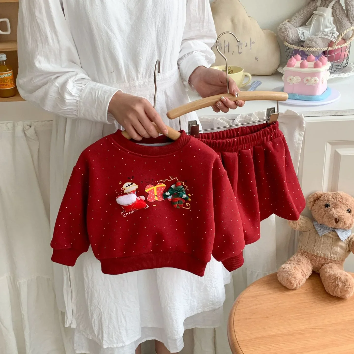 Traje para niñas, ropa para niños, Sudadera con capucha de lunares de dibujos animados de terciopelo, media falda bonita, conjunto de dos piezas de Navidad, invierno 2024