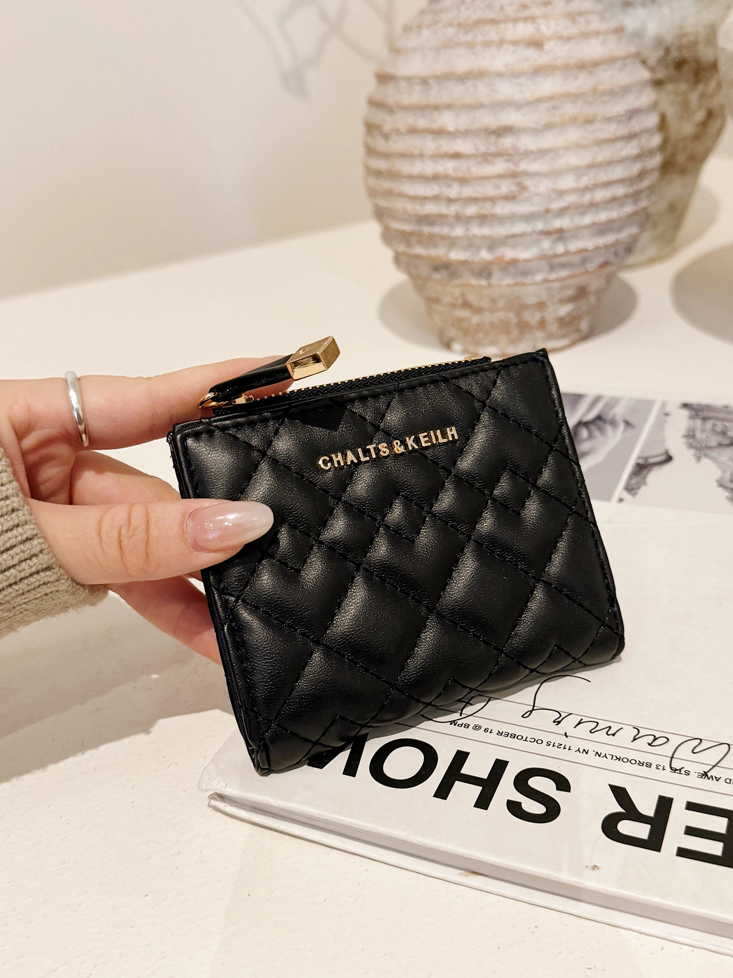 Elegant Short Women's Wallet with Embroidered Diamond Pattern Multi-Function Card Holder Coin Purse Compact Design