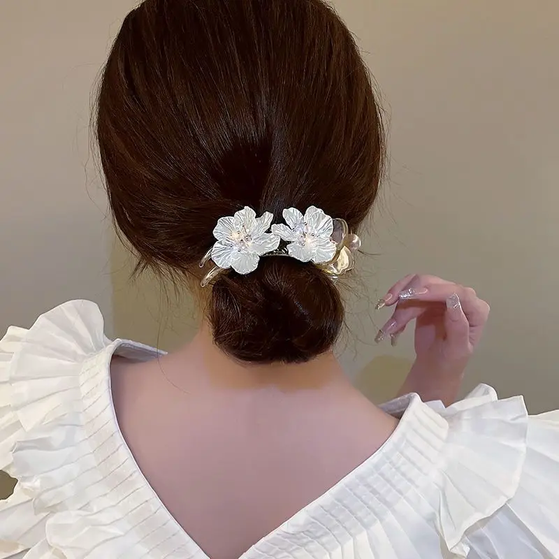 

Fairy White Flower Grab Clip Gentle Korean Hair Clips Ins Trendy Claw Clips Classy Hair Claw for Women Girls Hair Accessories