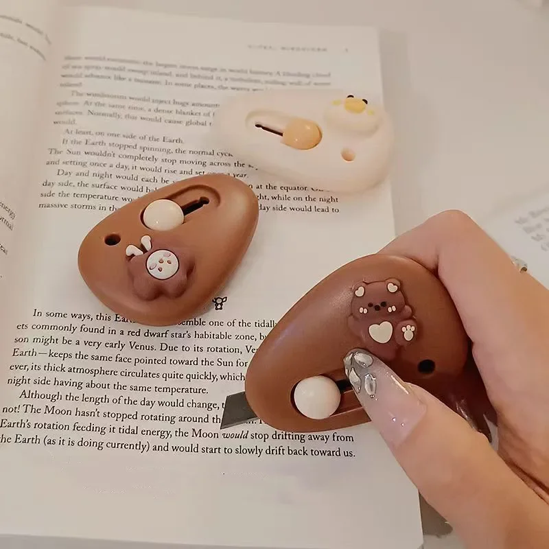 Wielofunkcyjny nóż introligatorski Mini Cute Cartoon Box Cutter mały przenośny beżowe, kawowe z serii kolorów gilotyna do papieru noże do scrapbooków