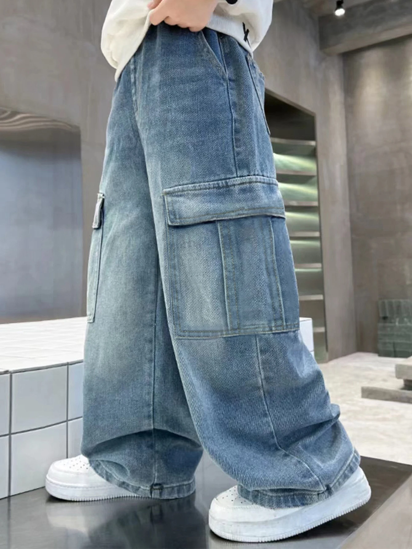 

Teenage boy's loose-fit, casual, wide-leg straight-leg long jeans with a vintage and trendy preppy s