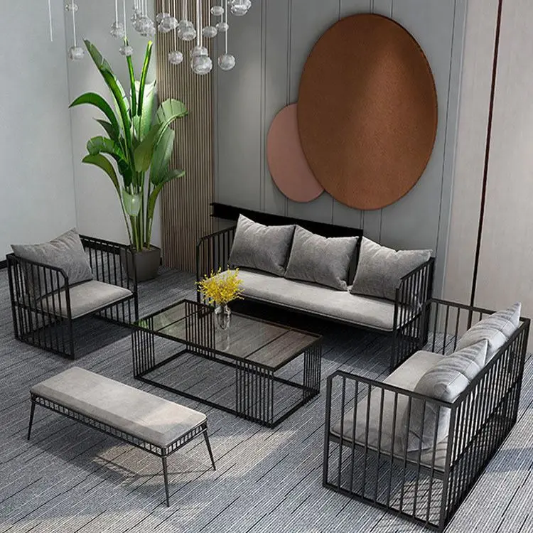 

Роскошный железный диван Nordic Light | Современная комбинация стола и скамейки для демонстрации магазина и украшения небольшой квартиры