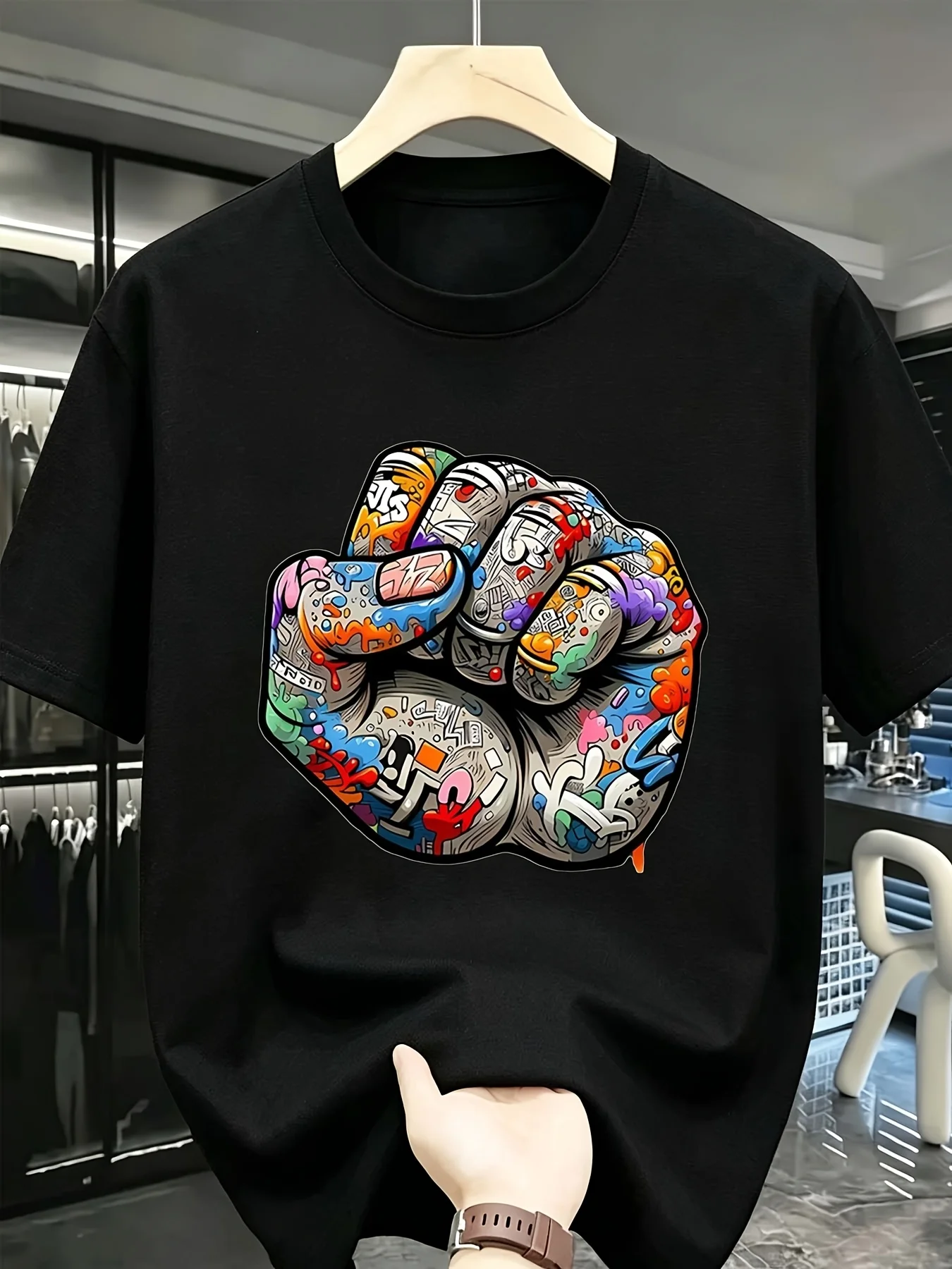[Product Title] Vibrant Graffiti Fist Pattern Black T-shirt, Fashionable Casual Crew Neck T-shirt, Providing Large Size, Comfortable Retro Casual Crew Neck Printed T-shirt, Unisex