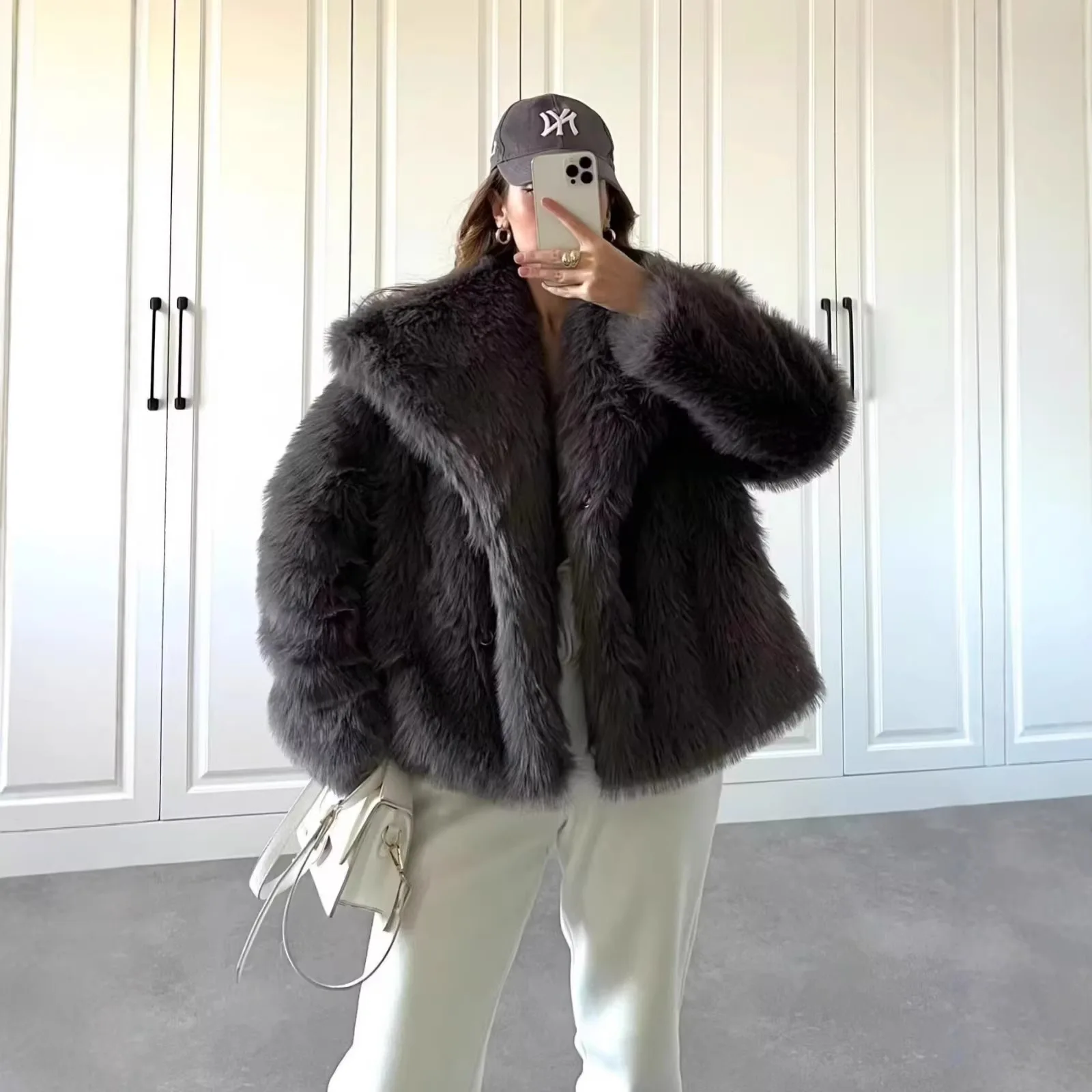 High Quality Winter Women Mink Fur Coat Solid Heavyweight Artificial Fur Coat For Lady Short Furry Female Faux Fur Coat
