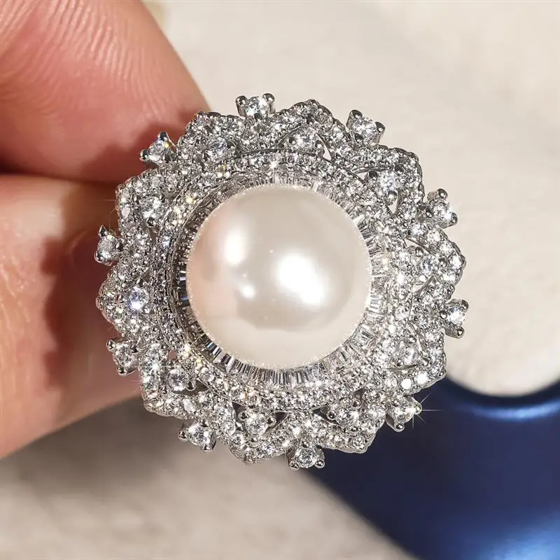 Huitan Wunderschöner runder Damenring mit Imitationsperle, ausgefallenes Zubehör für Hochzeit, Verlobung, edler, voll glänzender CZ-Damenschmuck, Geschenk – Detail 7