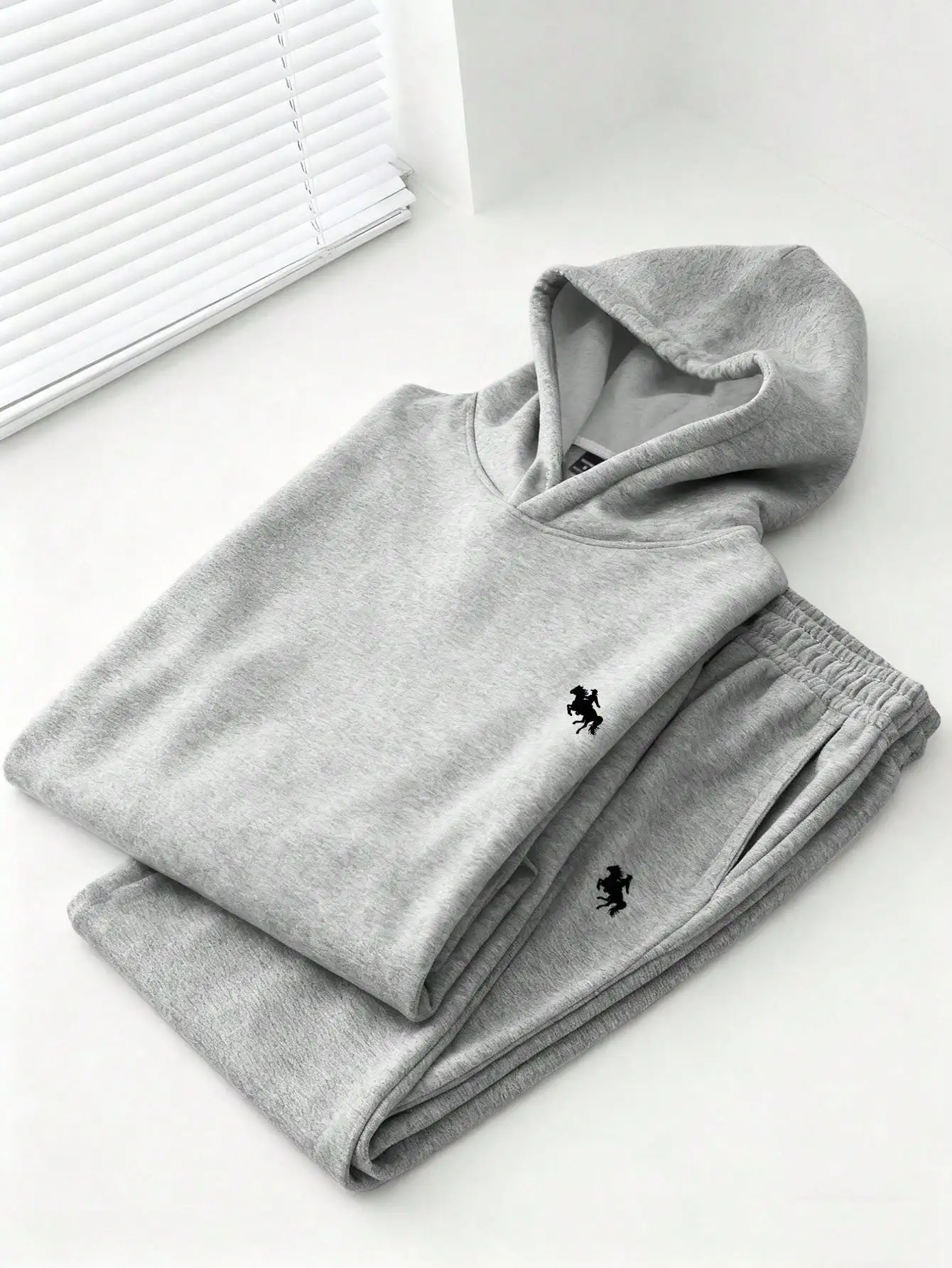 

Men Grey Horse Embroidery Loose Thermal Lined Hoodie And Sweatpants Set Casual Sportswear