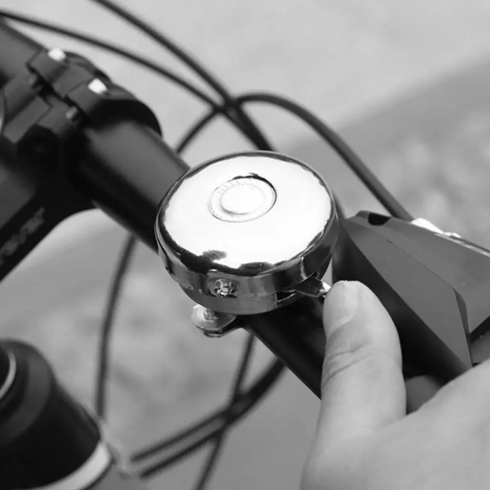 

Металлический велосипедный звонок в стиле ретро, серебряный громкий велосипедный звонок, звуковой звонок, аксессуар для велоспорта, спортивный велосипедный звуковой сигнал на открытом воздухе, детский подарок