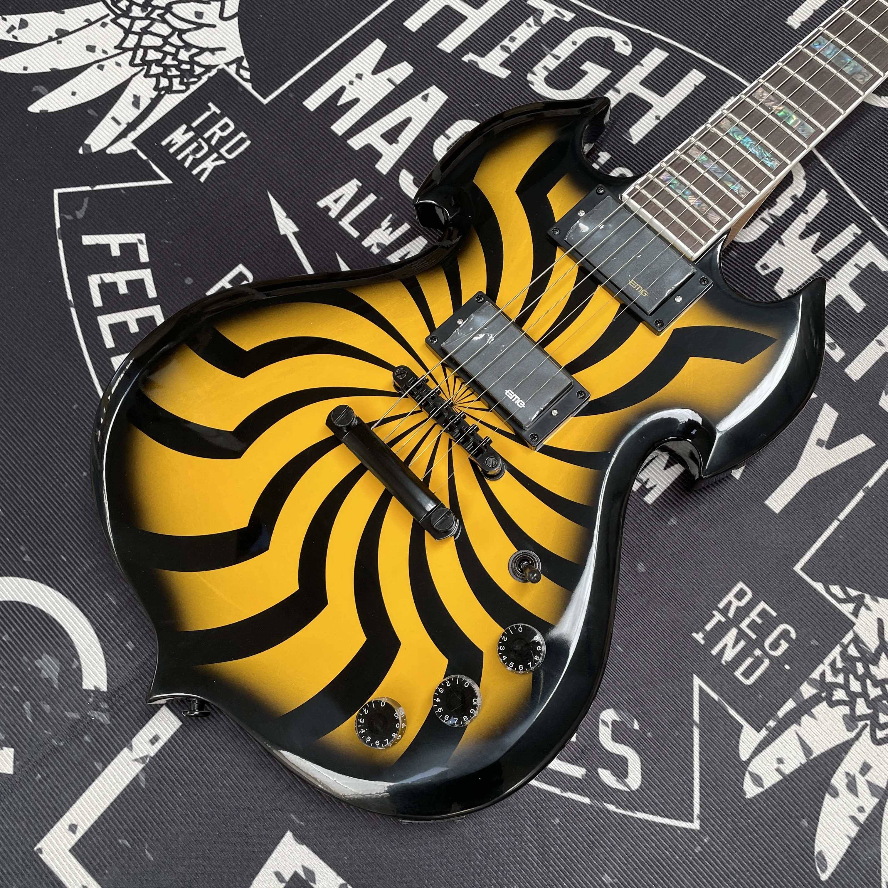 Yellow windmill electric guitar, double-coil pickup electric guitars, electric guitar for enthusiasts with a certain foundation