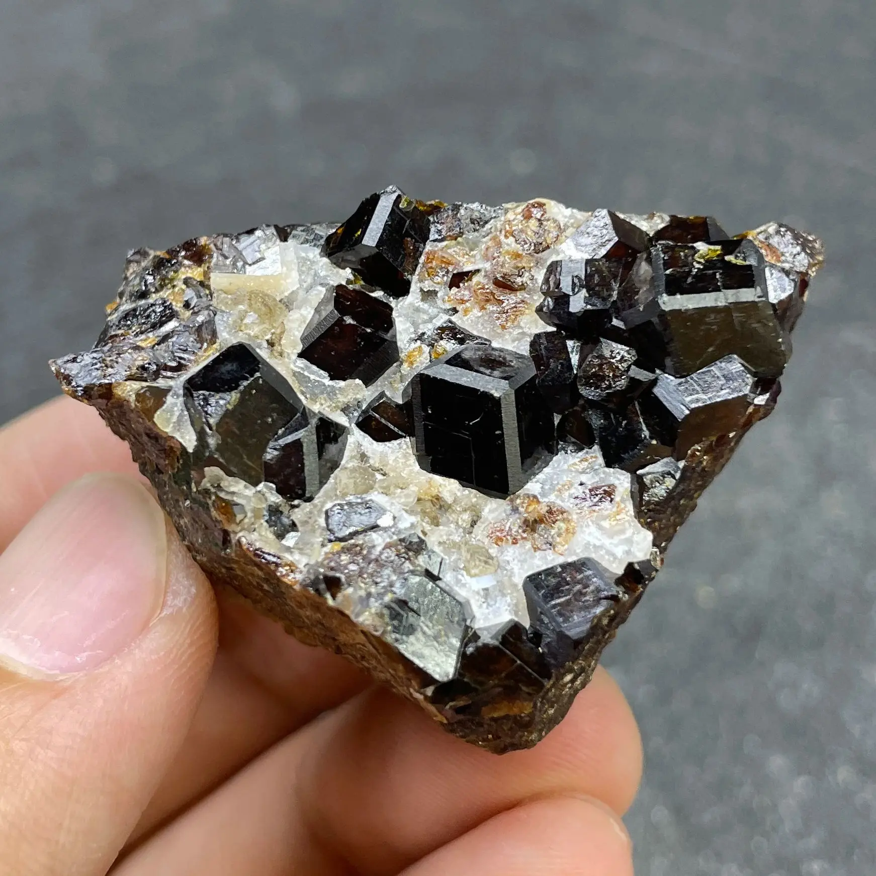 100% Natural Raw Rock Fenda Garnet Quartz Stone Mineral Specimen Clear Quartz Cluster Healing Home Decor Gift