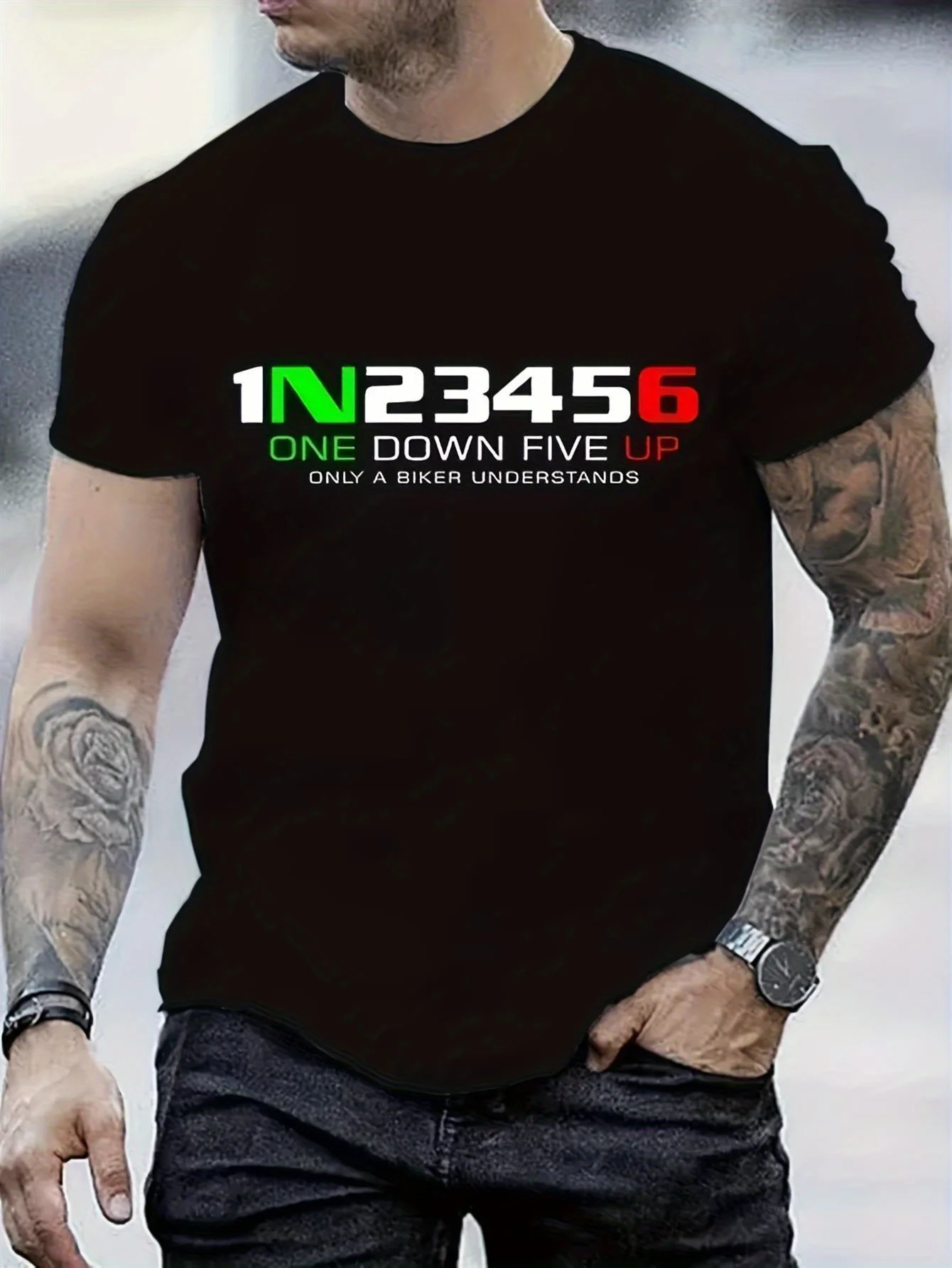 Robustes Motorrad-T-Shirt für Herren - Auffälliges Rennnummer-Design - Schwarz mit Grünen Akzenten - Ganzjähriges Biker-Oberteil - Waschbar