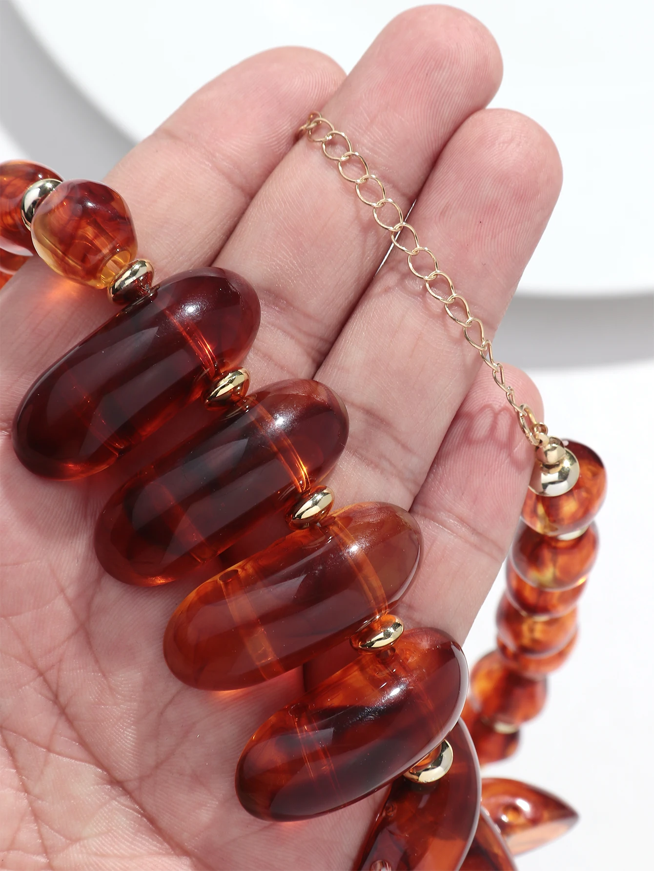 Vintage Maillard Acryl Unregelmäßige Perlen Halsband Halskette für Frauen Bernstein Harz Geometrische Anhänger Halsketten Trendy Winter Schmuck – Detail 5