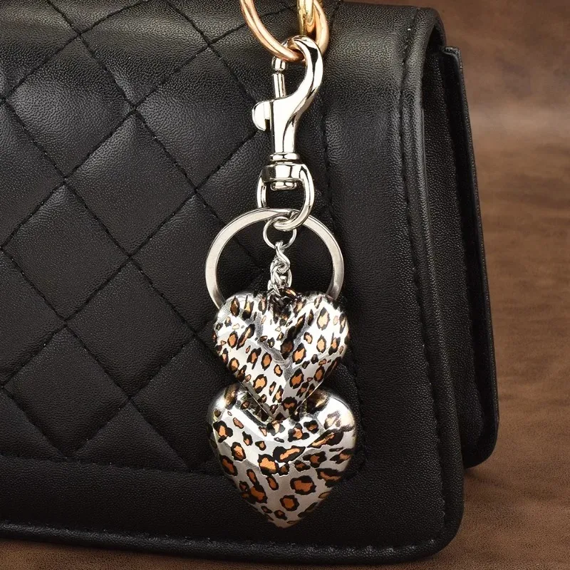 ヒョウ柄のキーホルダー、ファッショナブルなカーバッグペンダントとアクセサリー、バッグハンガー