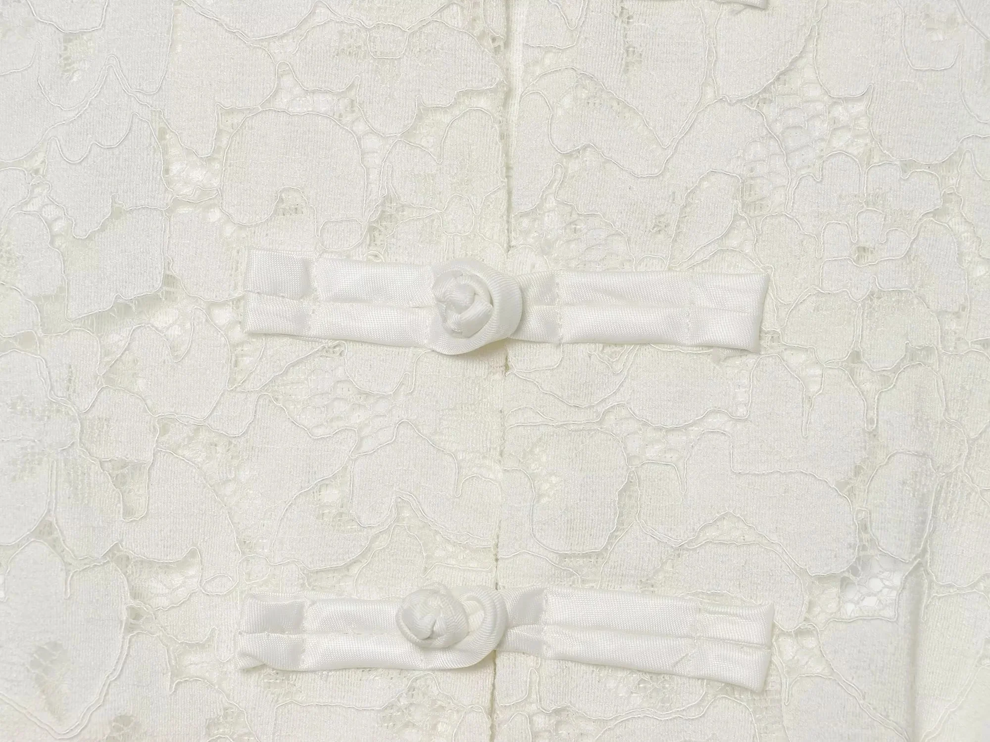 KONDALA Festliches, sexy schickes Damen-Tanktop mit Spitze, Knöpfen, Cut-Outs und Umlegekragen, ärmelloses Oberteil, modisch, Frühjahr/Sommer 2026 – Detail 17