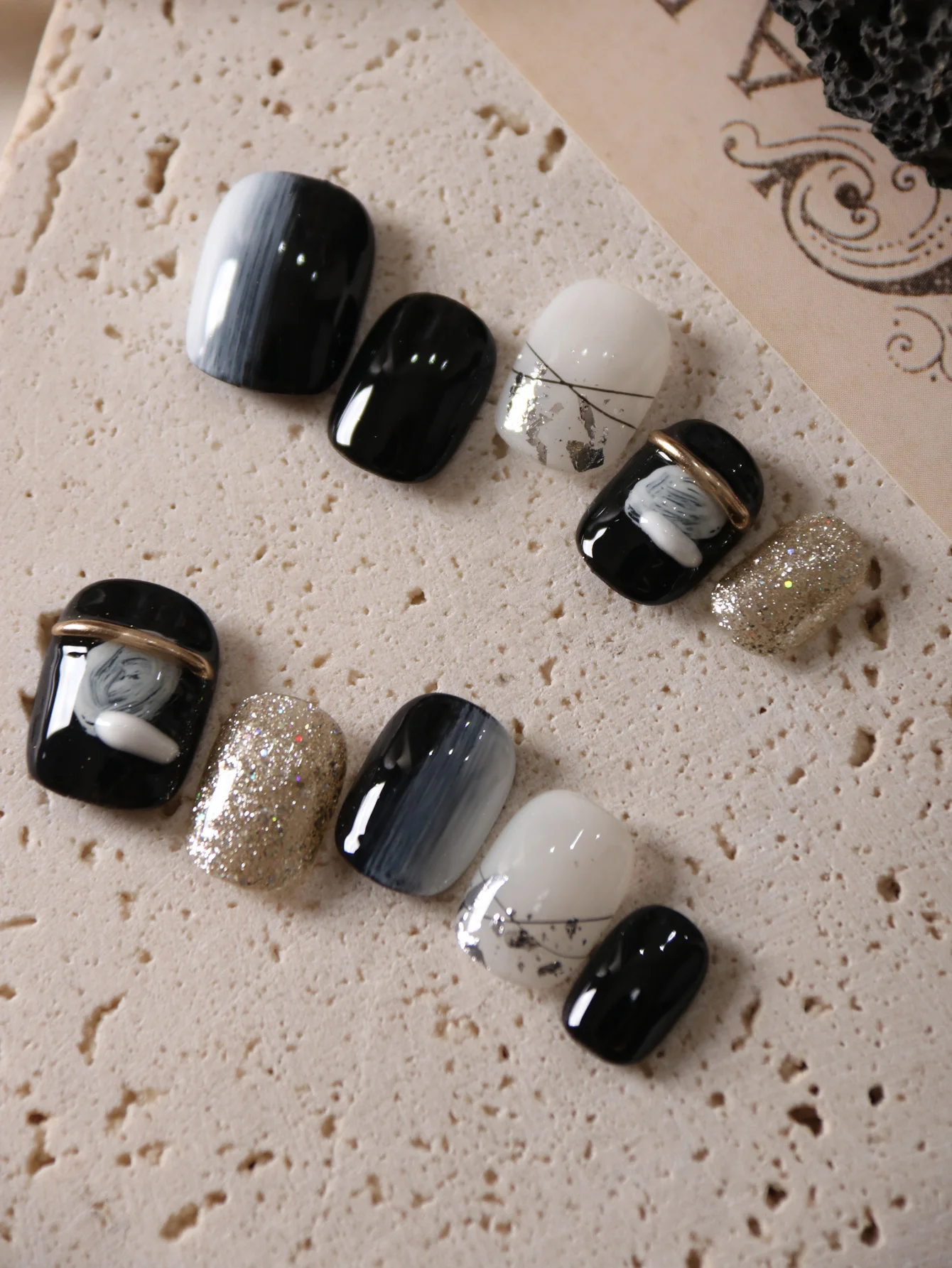 10 قطعة اضغط على الأظافر قصيرة سوداء هالياك الاكريليك الصحافة على الأظافر الأظافر وهمية تشمل 1 ورقة علامات التبويب لاصقة و 1 قطعة ملف صغير