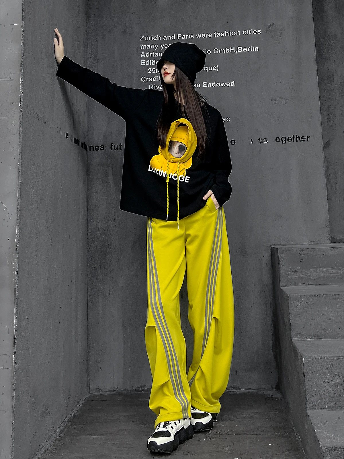 

Модный брендовый женский модный комплект M-Home Cool And Fre, круглый свитшот Ne, широкие брюки, комплект из двух предметов, осень 2024, новинка...