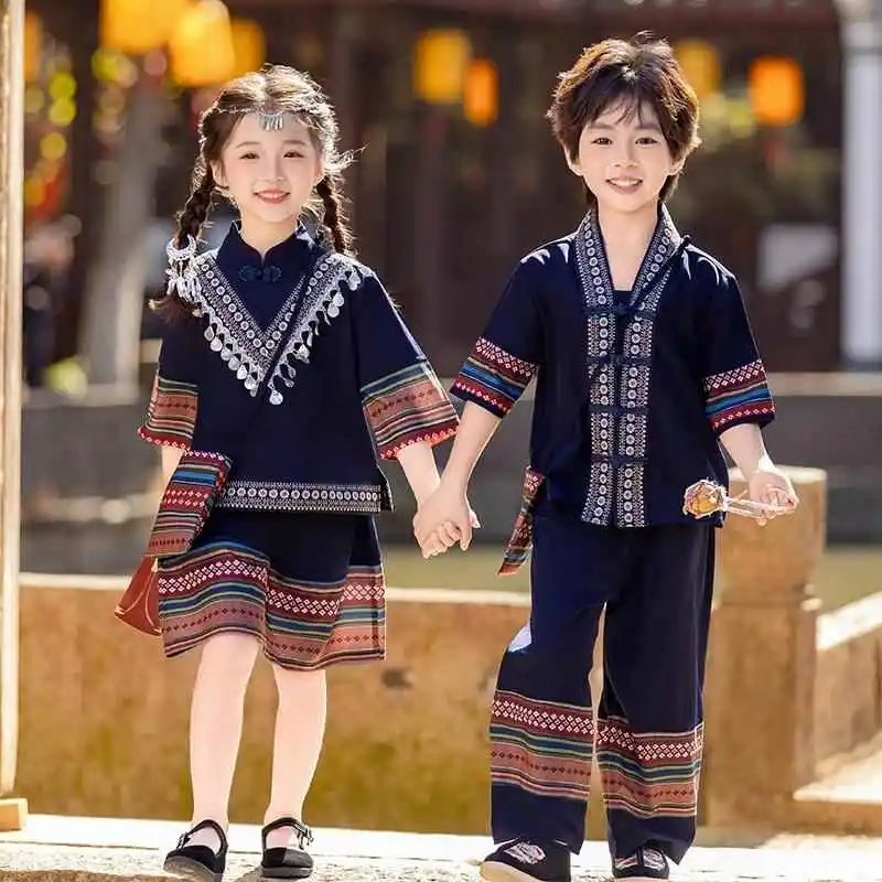 

Детский наряд для выступлений, национальный костюм, этнический костюм жуцзяньского народа из Гуанси, комплект для мальчиков и девочек, на День защиты детей...