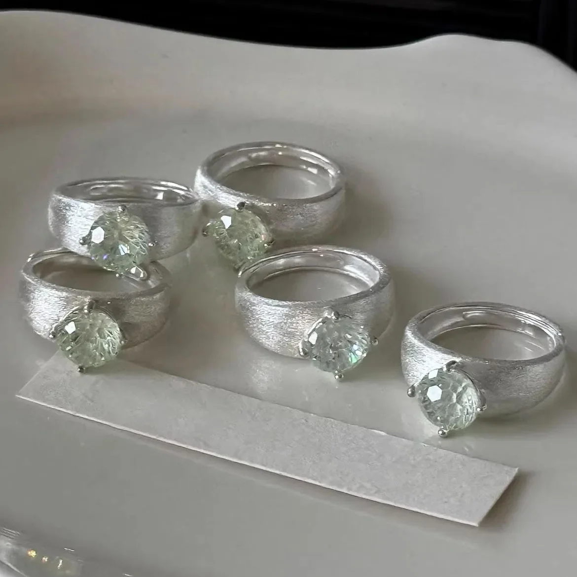 High-quality and Fashion Light Purple Mint Green Cut Flower Gems Rings for Women Wedding exquisite Jewelry Brushed Texture Ring