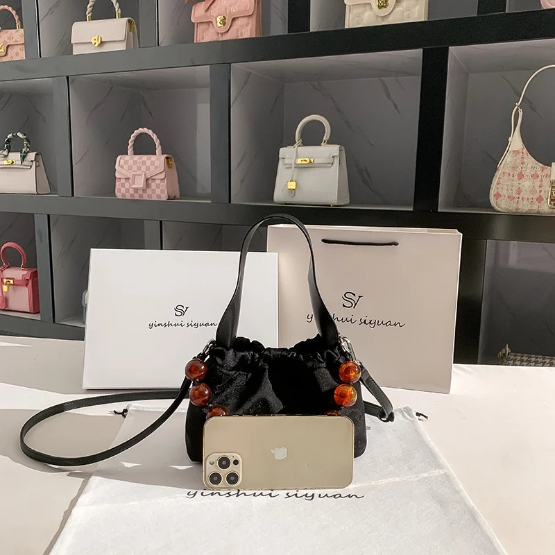 Vintage Classic Casuals Women's Soft Bag Trendy Fashion Crossbody Woman New Amber Pearl Chain Portable Cloud Shoulder Handbag