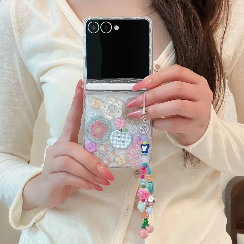 

Korean Cute Flower Buttons Epoxy Wavy Phone Case For Samsung Galaxy Z Flip 7 ZFlip7 Flip7 Cover with Chain Shockproof Cases Capa