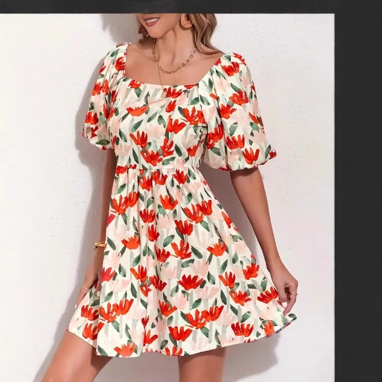 Sukienka z krótkim rękawem typu lampion z nowym kwiatowym wzorem na rok 2025