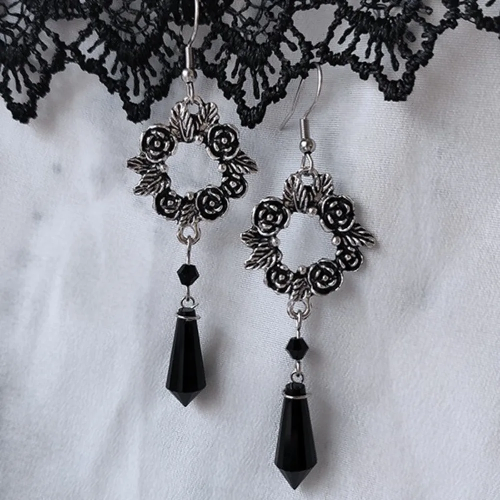 Gothic Victoria Silver Color Rose Garland Teardrop-shaped Black Crystal Pendant Dangle Earrings for Women Temperament Jewelry