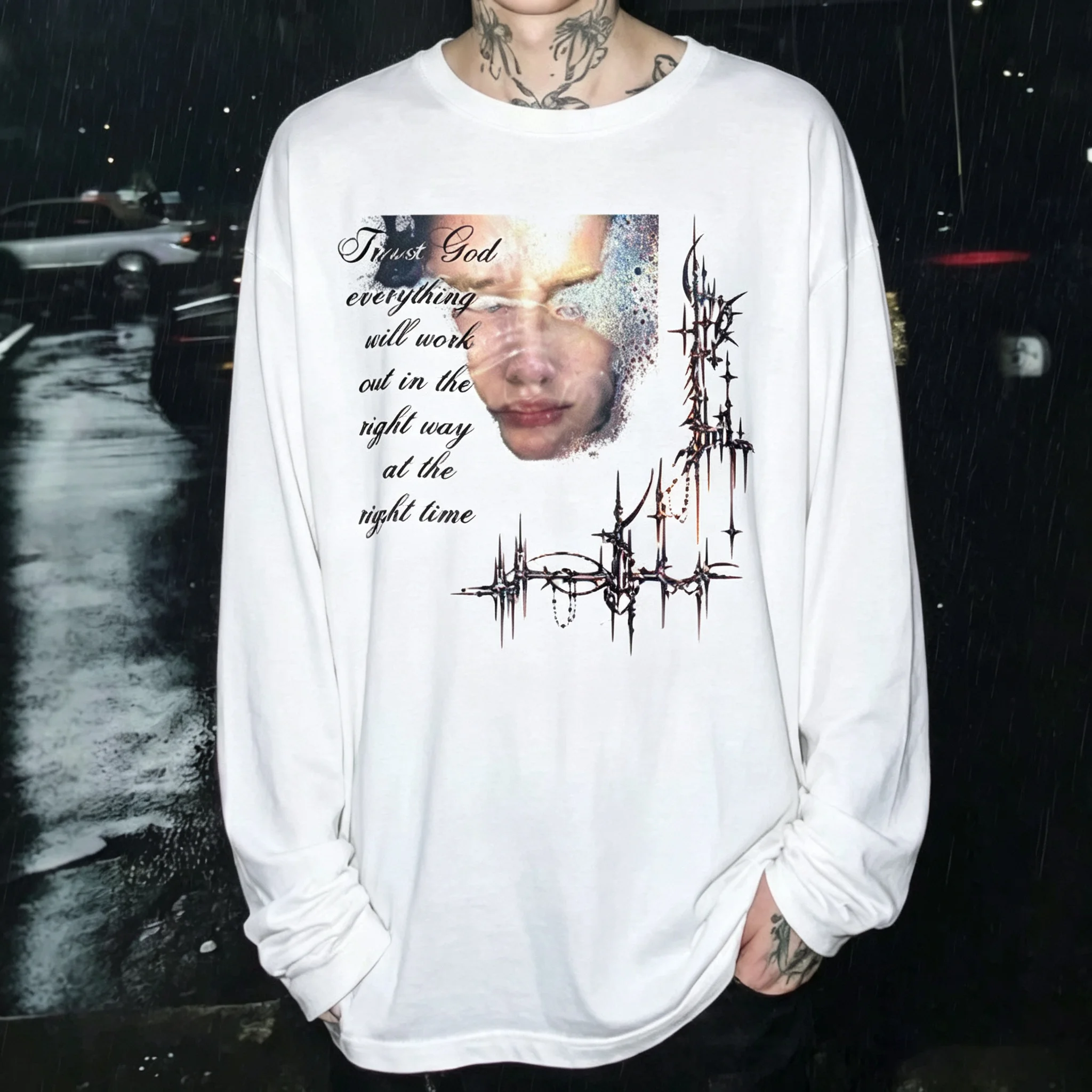 Gothic Portrait Print Long Sleeve T Shirt Trust God Letter White Crew Neck Loose Tee Y2K Tops Fashionable trend long-sleeved top