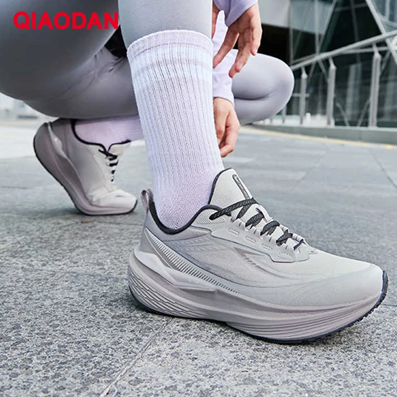 

QIAODAN женские кроссовки 2025 зимняя водонепроницаемая спортивная обувь легкие повседневные кроссовки для бега на открытом воздухе QXB022254206