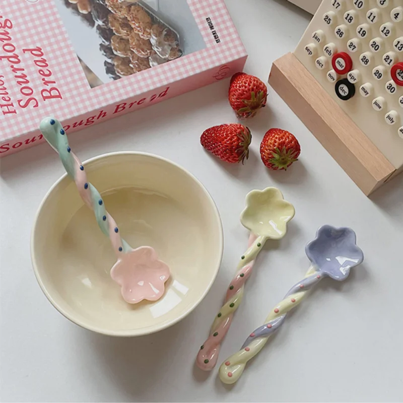 

Ceramic Long-Handled Spoon Lovely Ice Cream Hand-Painted Dessert Spoon Rice Spoon Kitchen Tableware Accessories