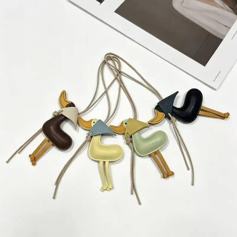 Scarf Duck Duckling Car Keychain - Leather Bag Pendant Car Keychain Decoration with Cute Keychain - Animal-Themed Accessory