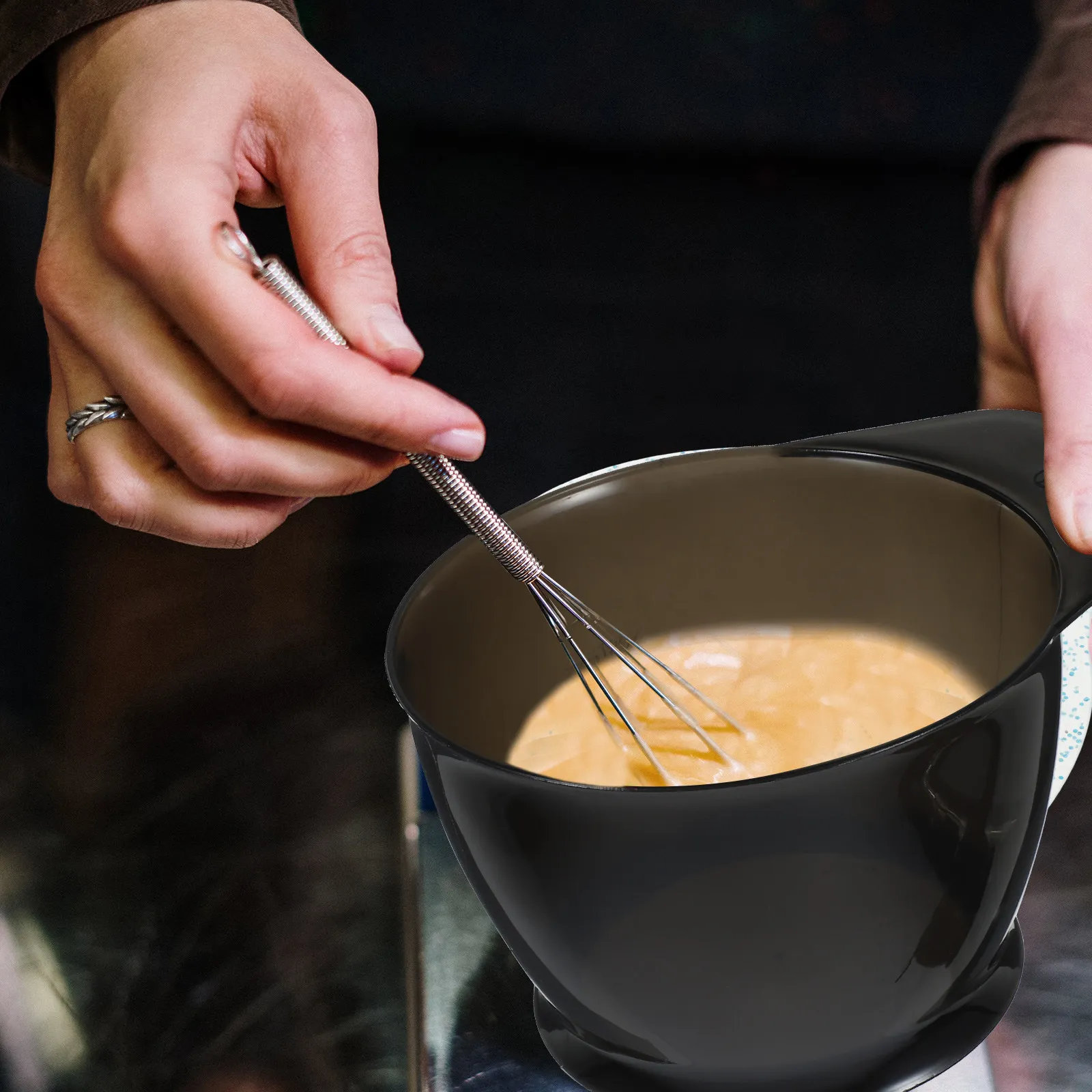 

2Pcs Washable Reusable Hair Dye Bowl Set with Measuring Scale Anti-Slip Bottom for Salon Hairdressing and Home Coloring Kits