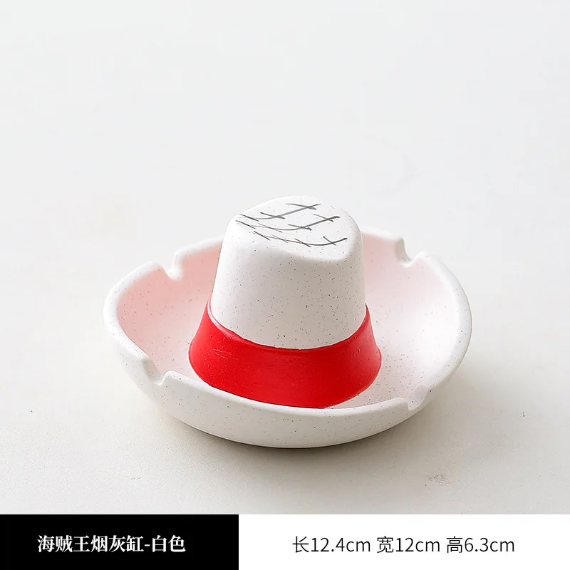 Cendriers une pièce Anime bureau voiture cendriers créatifs Luffy dessin animé ornements de bureau cadeau pour petit ami cendrier en céramique