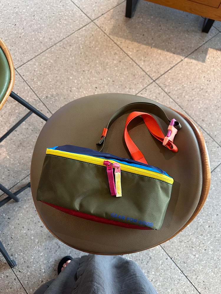 Borsa da petto in nylon Spor da donna 2025 Nuova borsa da cintura da arrampicata all'aperto leggera e impermeabile di grande capacità per lo sport