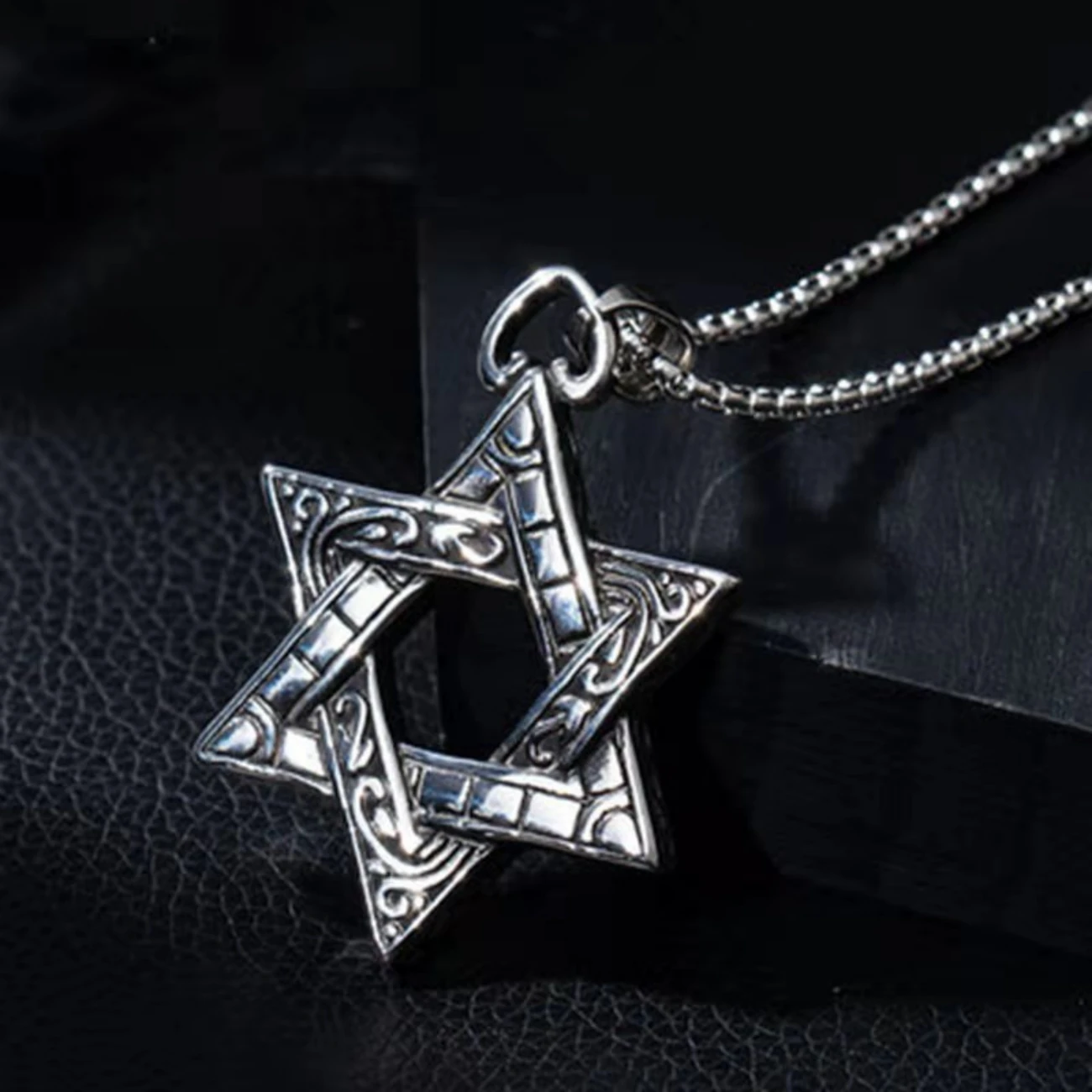 Six-pointed star necklace, versatile for men and women, high-end couple, non-fading titanium steel pendant, unisex sweater chain