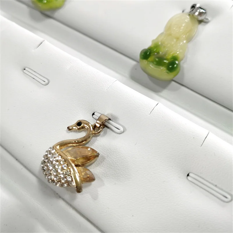 Portable Foldable Jewelry Storage Box Black Leather Outer and White Leather Inner Jewelry Box Rings Necklace Pendant Container