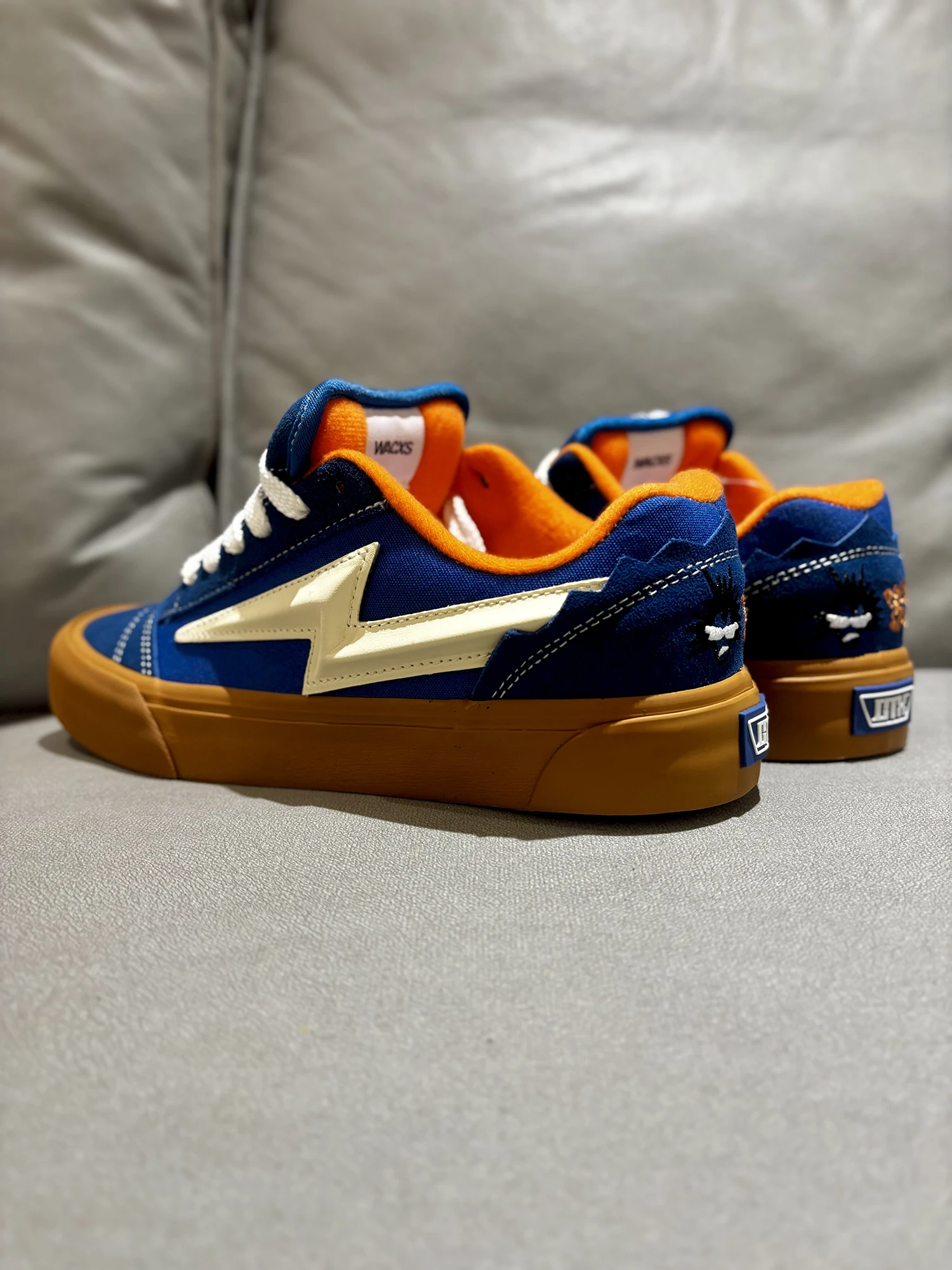 

Fat Bread oe Collaborative Lightning Blue Explosion Head Embroidery Patchwork American Street ex Casual Retro Board oes