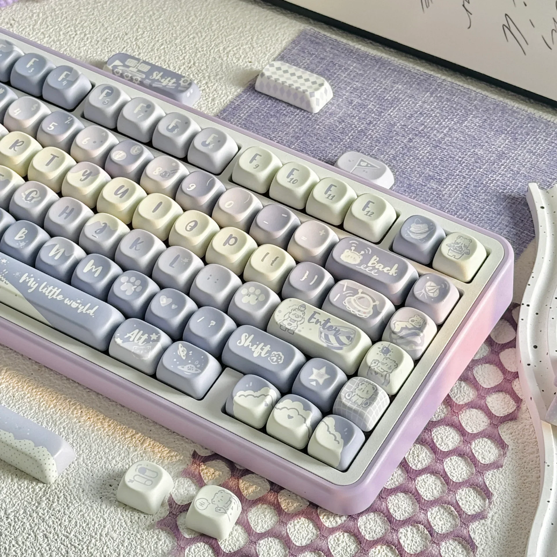 

Purple Bear MOA Keycap Set PBT Full Set Cute Girl Keycaps for 60/64/84/98/108 Gaming Mechanical Keyboard MX Switch