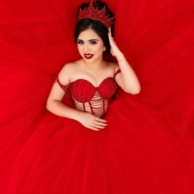 

Red Quinceanera Dress off-shoulder Lace ruffle crystal glitter decal Long tail vestidos de 15 Quinceanera ﻿Customized