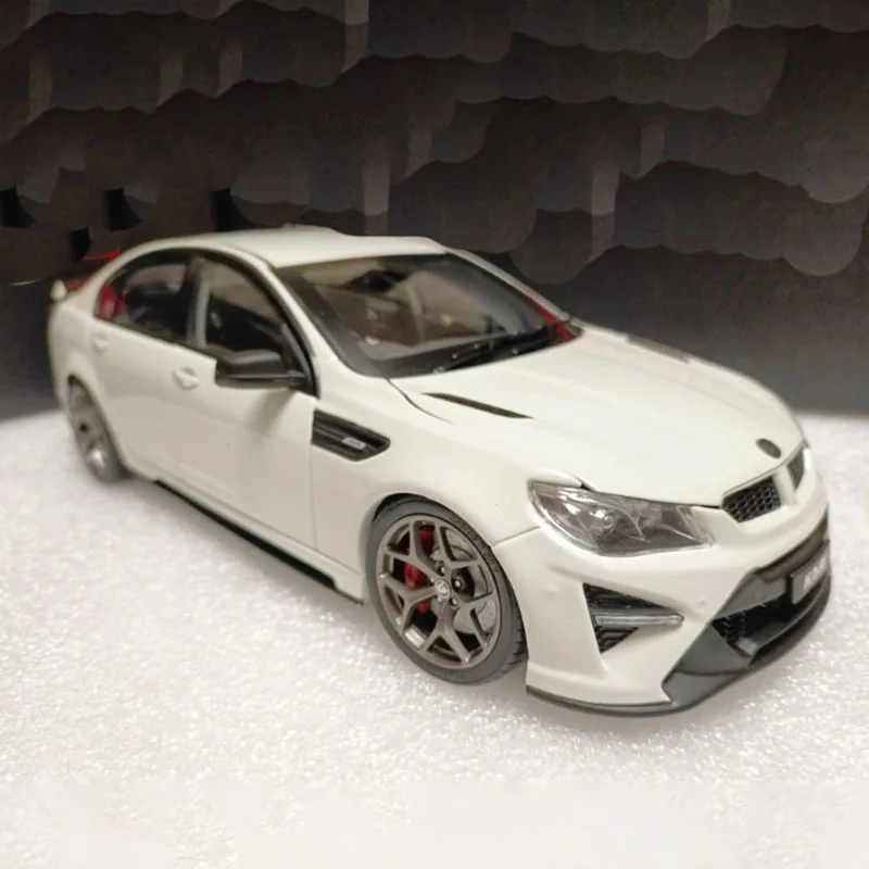 Diecast 1:18 scale Holden HSV GTSR Alloy simulation White car model Static collection decorated Souvenir Gift Hobby & Toys