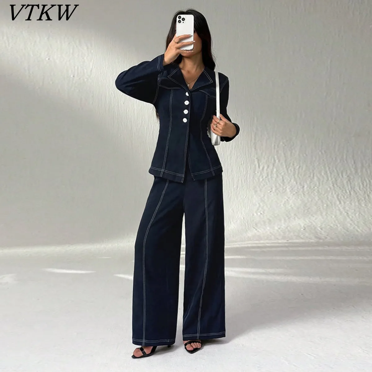 

VTKW 2025 осенний новый стильный женский высококачественный джинсовый комплект с v-образным вырезом и длинными рукавами, с компрессией талии