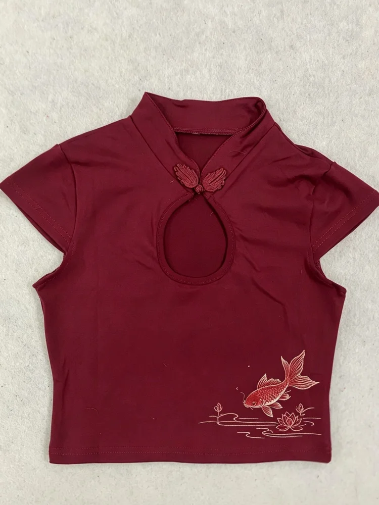 Weinrote Neue Chinesische Qipao Crop-Top Bluse für Damen mit Schlüsselloch, Froschknöpfen und Koi-Bambus-Schwalben-Print, Kurzarm