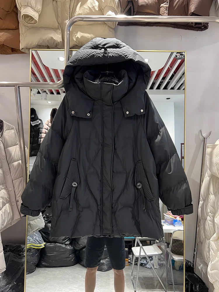 Chaqueta de plumón medio a largo para mujer, nueva edición coreana de invierno, Sudadera con capucha a la moda, abrigo holgado Simple y cálido de plumón de pato blanco