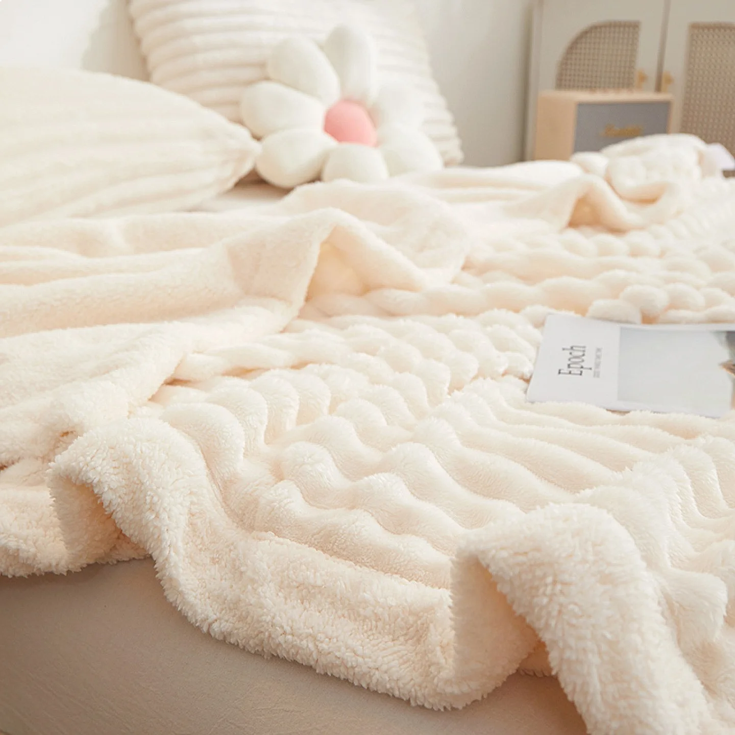 Thickened Lamb Fleece Blanket Warm Milk Fleece Sofa Nap Blanket Flannel Plush Soft Cozy Throw