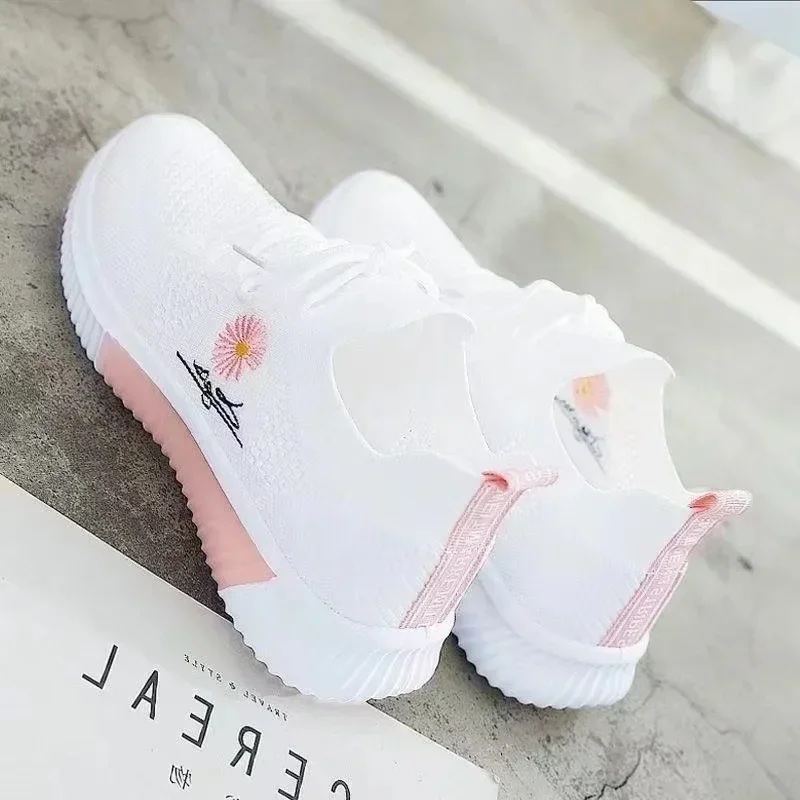 أحذية تنس نسائية صيفية 2025 رائجة البيع كبيرة متعددة الاستخدامات مجوفة قابلة للتنفس أحذية رياضية للصالة الرياضية أحذية غير رسمية