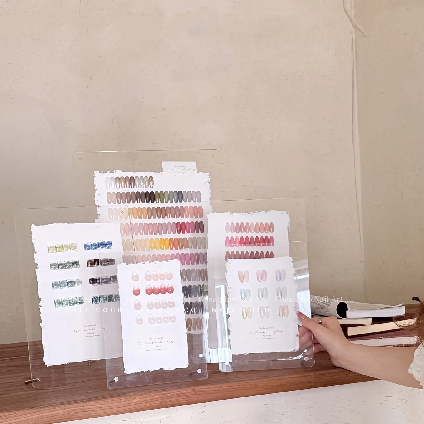 アクリルネイルアートディスプレイボード ネイルスタンド 付け爪チップ付き ネイルカラー展示棚 ネイルジェルポリッシュ練習用ディスプレイボード