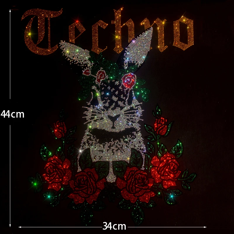 

Высококачественные креативные мультяшные узоры со стразами «сделай сам», гладированные на свитерах, футболках, толстовках и джинсовых куртках.