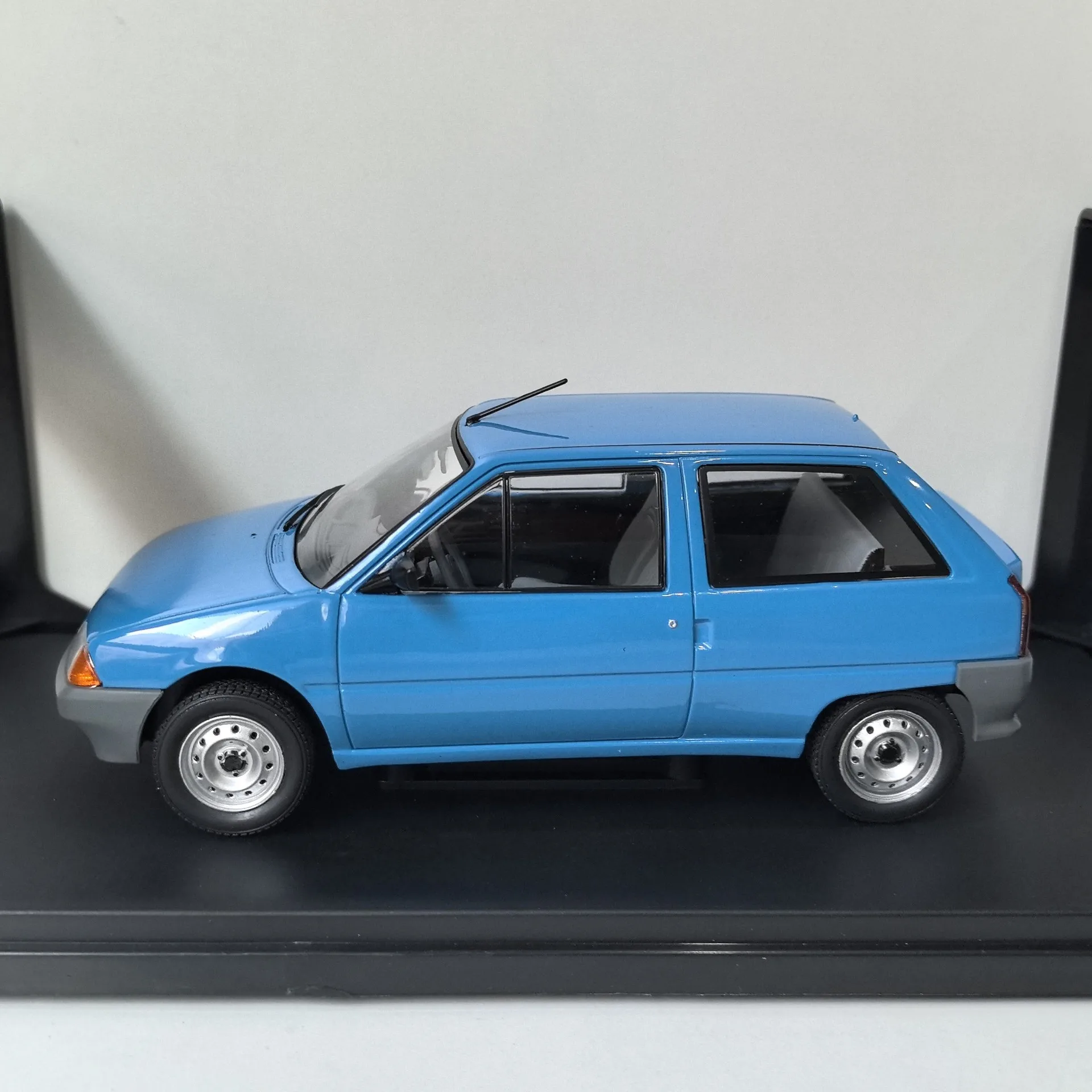 Diecast WHITEBOX 1/24 Scale CITROEN AX 43 Alloy Car Model