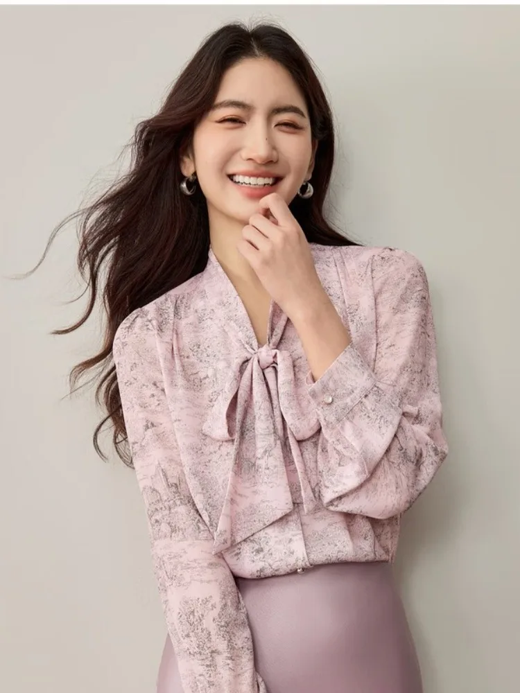 SENTUBILA エレガントなレディースブラウス 2025年秋 レースアップ Vネック メタルビーズバックル ルーズトップス 長袖シフォンシャツ 153VC2613